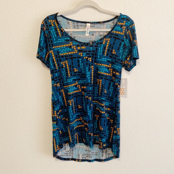 đź’•LulaRoe Classic Tee - Picture 1 of 4